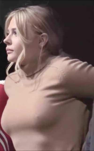 How would you enjoy a Night with Chloe Grace Moretz? I bet she's kinky