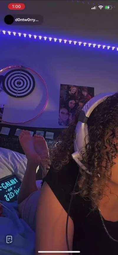 I have 30 minutes more of her on live @d0ntw0rryab0utittt