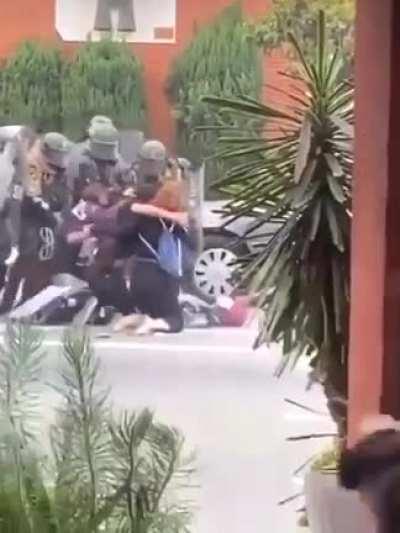 How the police handle peaceful protestors kneeling in solidarity