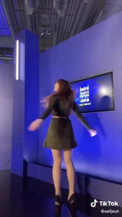 Love that dress 😍