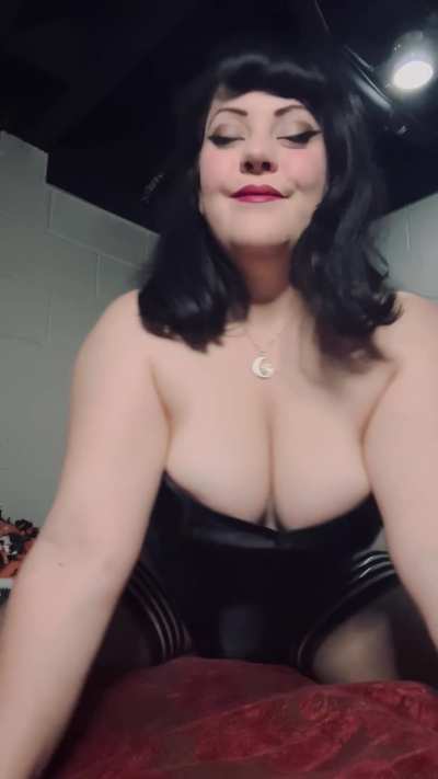 A little tease just for you 🖤