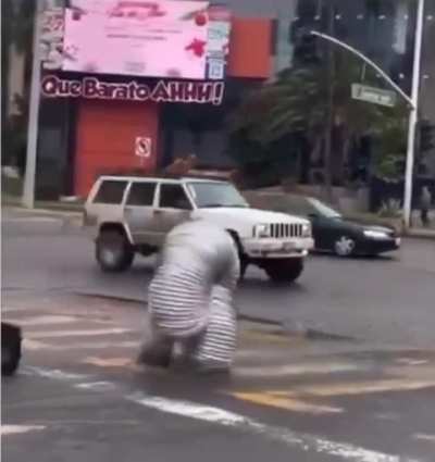 Dancing Khezu subspecies spotted in the wild