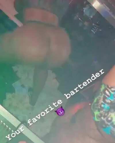 She backin it up like a dumper truck