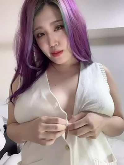 Do you like busty Japanese girl