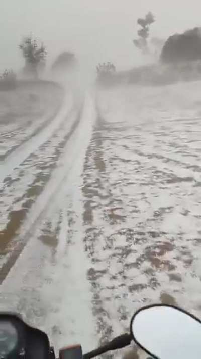 Lo bhai ab to rajasthan me bhi snowfall hone lagi