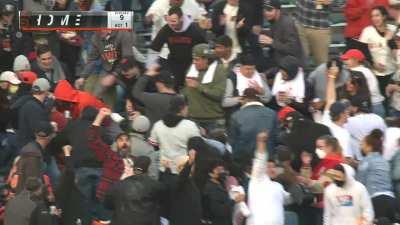 [Highlight] Buster Posey puts the Giants on the board with a solo homer to left