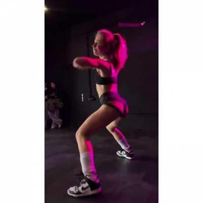 New kate dance video 🥳😋🙂