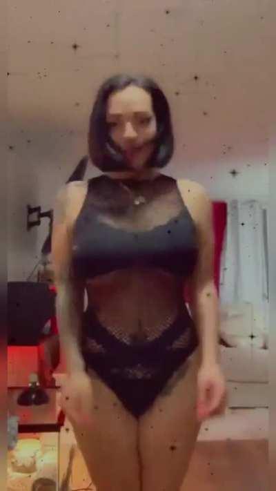 Priceless_Nina ass clapping