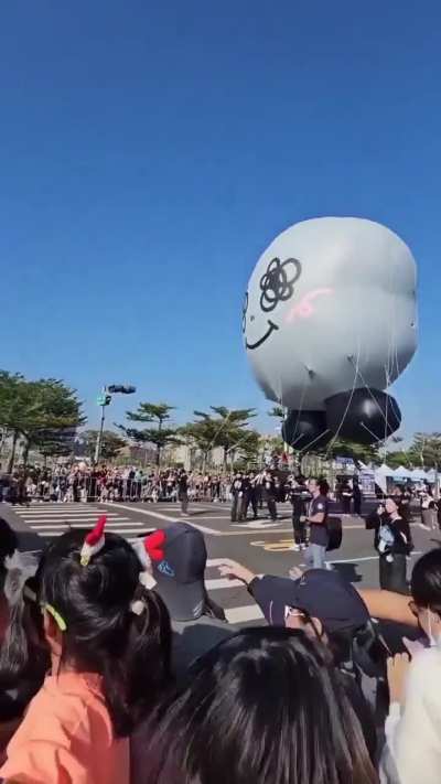 251213 Jisoo (SHUMON) made its debut as parade character at the 18th ‘OPEN! Giant Balloon Parade’ in Kaohsiung, Taiwan!