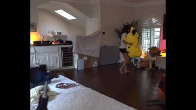 Love the way her ass moves when she walks