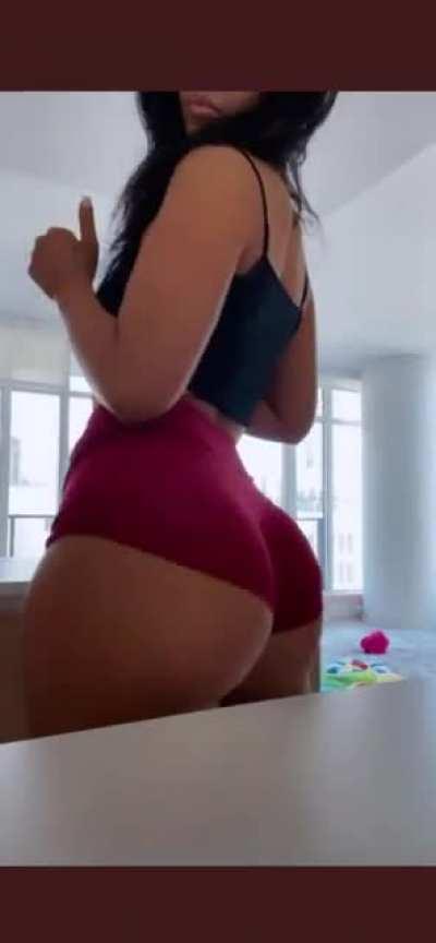 Amela Omor (@amelaomor)