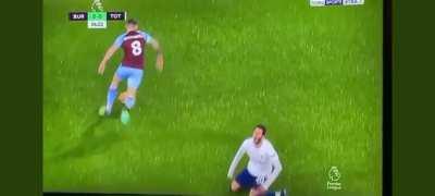 Burnley Player Brownhill almost breaks Rodrigo Bentacur hips