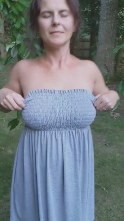 38y mom boobs..with a dash of smolder ;)