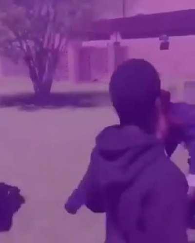 Hombre morado opresor.