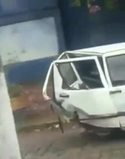 Красился задний бампер - на парковке столбик задел