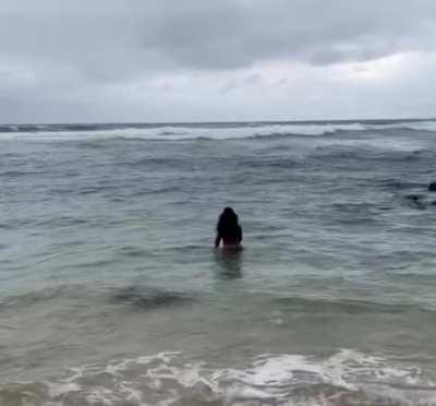 sza naked in the water