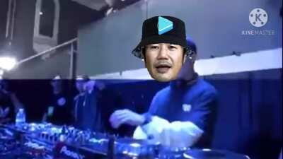 DJ Yagoo be like