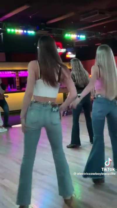Line dancing FTW 😍