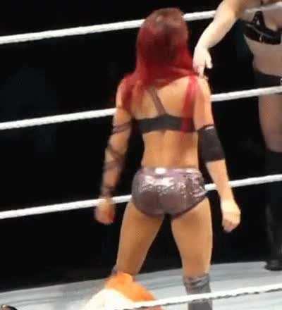 Sasha stepping on the competition 🍑