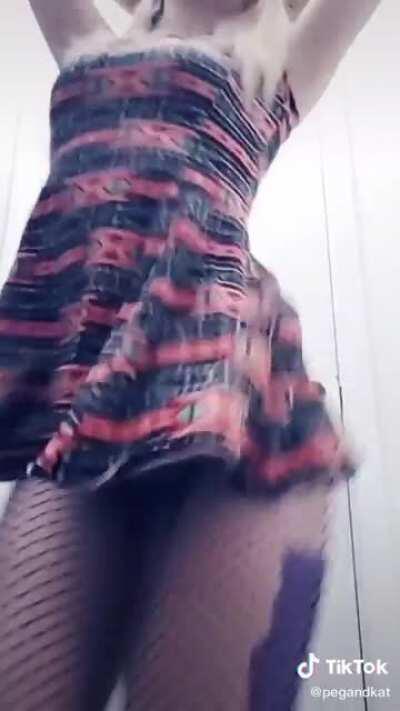 Gotta admire this girls camera psitioning