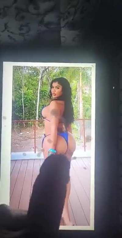 Chinese Kitty doing that nutty pose with her ass & feet had me creaming so much. I'm in love. 🍆💦😩