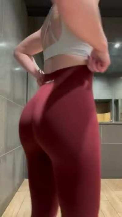 I wore my sexy panties to the gym today [f] 👀