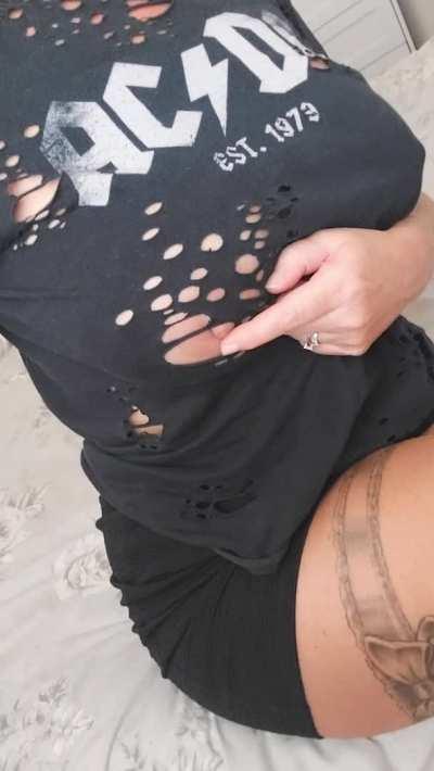 Nipples feeling good ,happy Friday (f) 40+