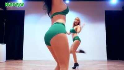 Ari’s Signature Move #3 : Hip Roll and Body Wave Combination