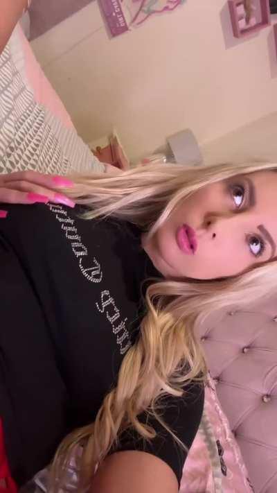 Clit n butt plug flash 😉