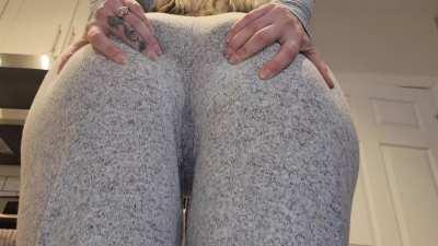 Wanna eat my ass while we watch Star Wars ?