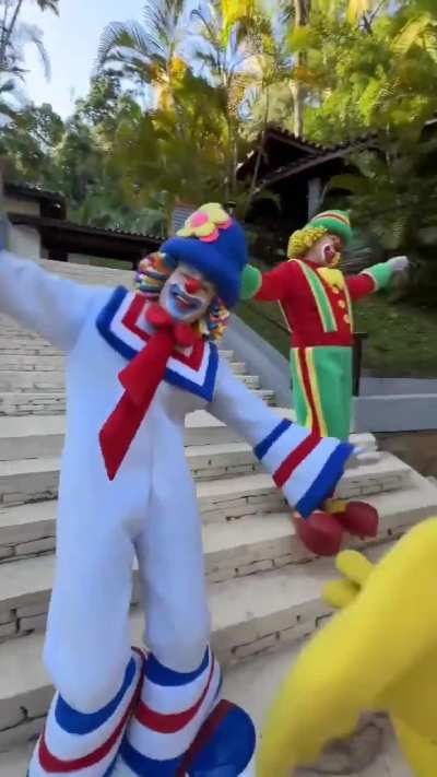 Mina Emo do Duolingo de roxo 🟣