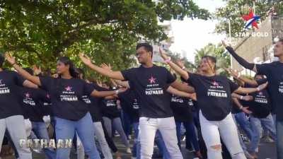 I'm the KING of the World...#ShahRukhKhan