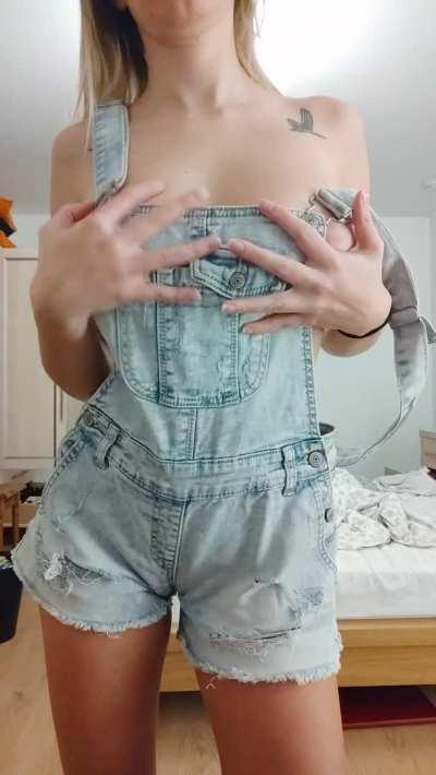 Can't go wrong with some sideboob every now and again am I right?[F] 😜😈🇸🇪