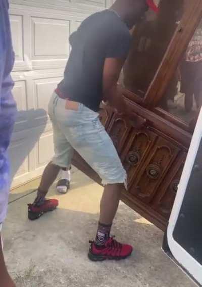 This is how I be when I’m invited to help someone move.