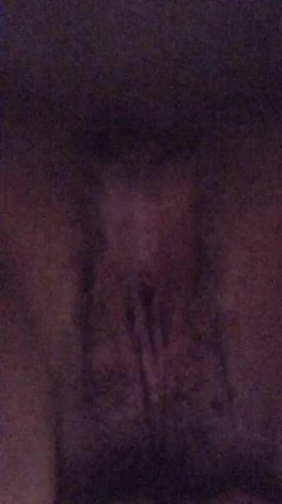 a little cutie pooping 🥰