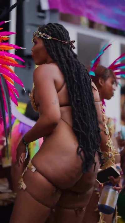 Trinidads sexiest dentist on the road in 🇧🇧 (@venom_868_)