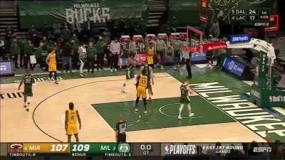 [Highlight] Jrue blocks Butlers shot to end the game (Lurker5719263845)