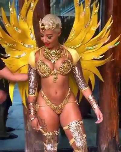 Gorgeous from head to toe 😍