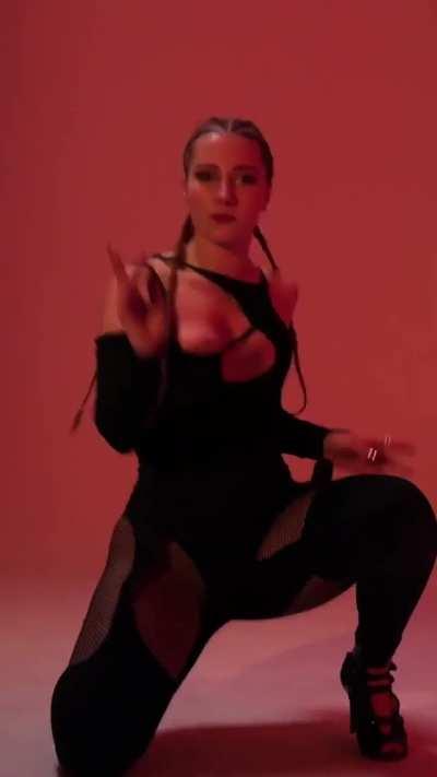 Liza (@thatgingerliza)