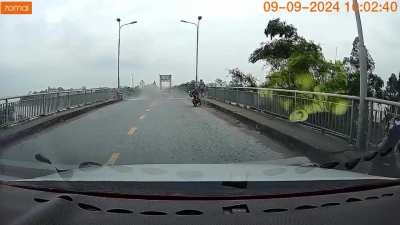 Video Cầu Phong Châu Phú Thọ Sập , Kinh Khủng các bác ạ