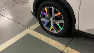 The way this car&rsquo;s wheels reflect the light