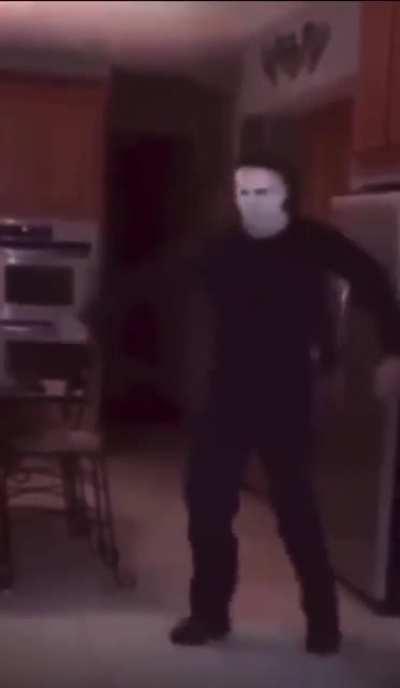 BOM BOMBA, VAZOU O TRAILER DE HALLOWEEN ENDS (Batalha de Dança?)