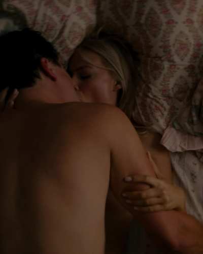 [Topless] Margot Robbie in The Wolf of Wall Street (2013)