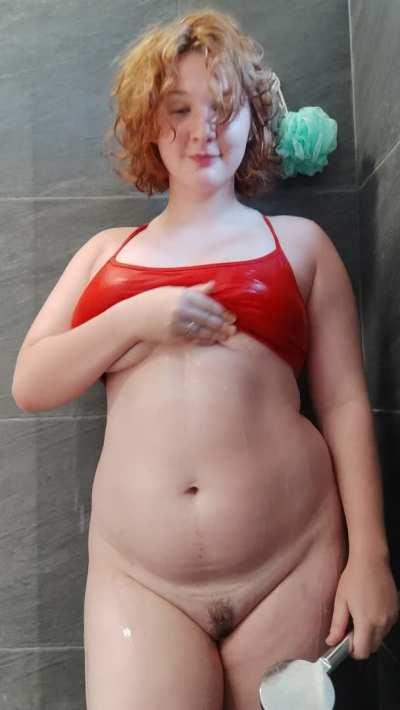 Come play with my wet titties