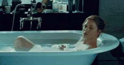 Walking in on friend’s mom in the tub. Seems like she REALLY wants you to stay… [Amy Adams]