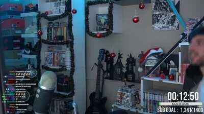 Maltratando a Silla-Chan ;-;