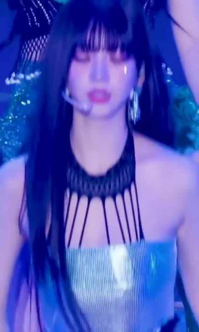 Stunning Karina 🖤💙