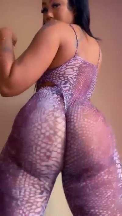 Booty Got ME in a DAZE!