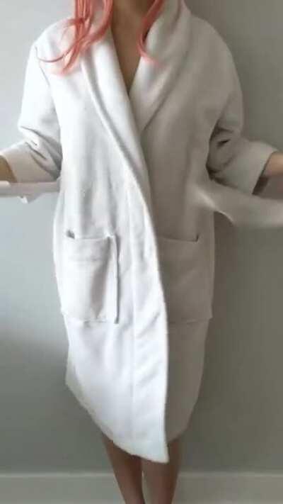 I love the spontaneity of a robe [F]