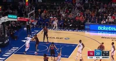 [Highlight] The Knicks PA plays the BING BONG sound effect after a three pointer by Fournier